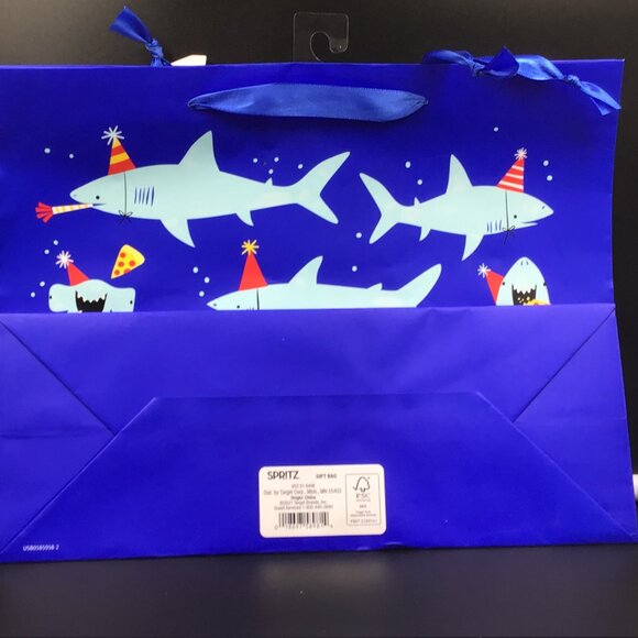 Shark Party Gift Bag Spritz™ - Picture 3 of 3